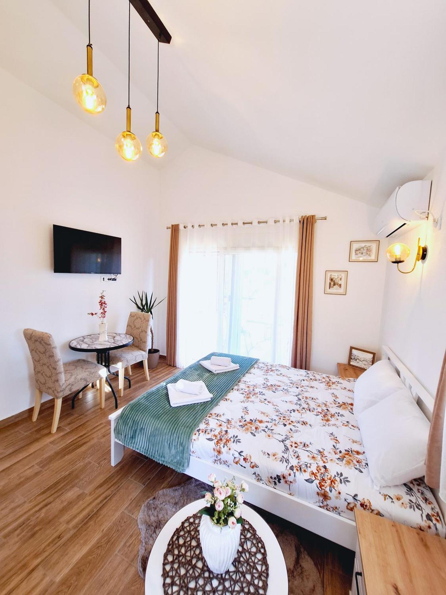Sunny Side Apartments Rijeka Crnojevića Eksteriør billede