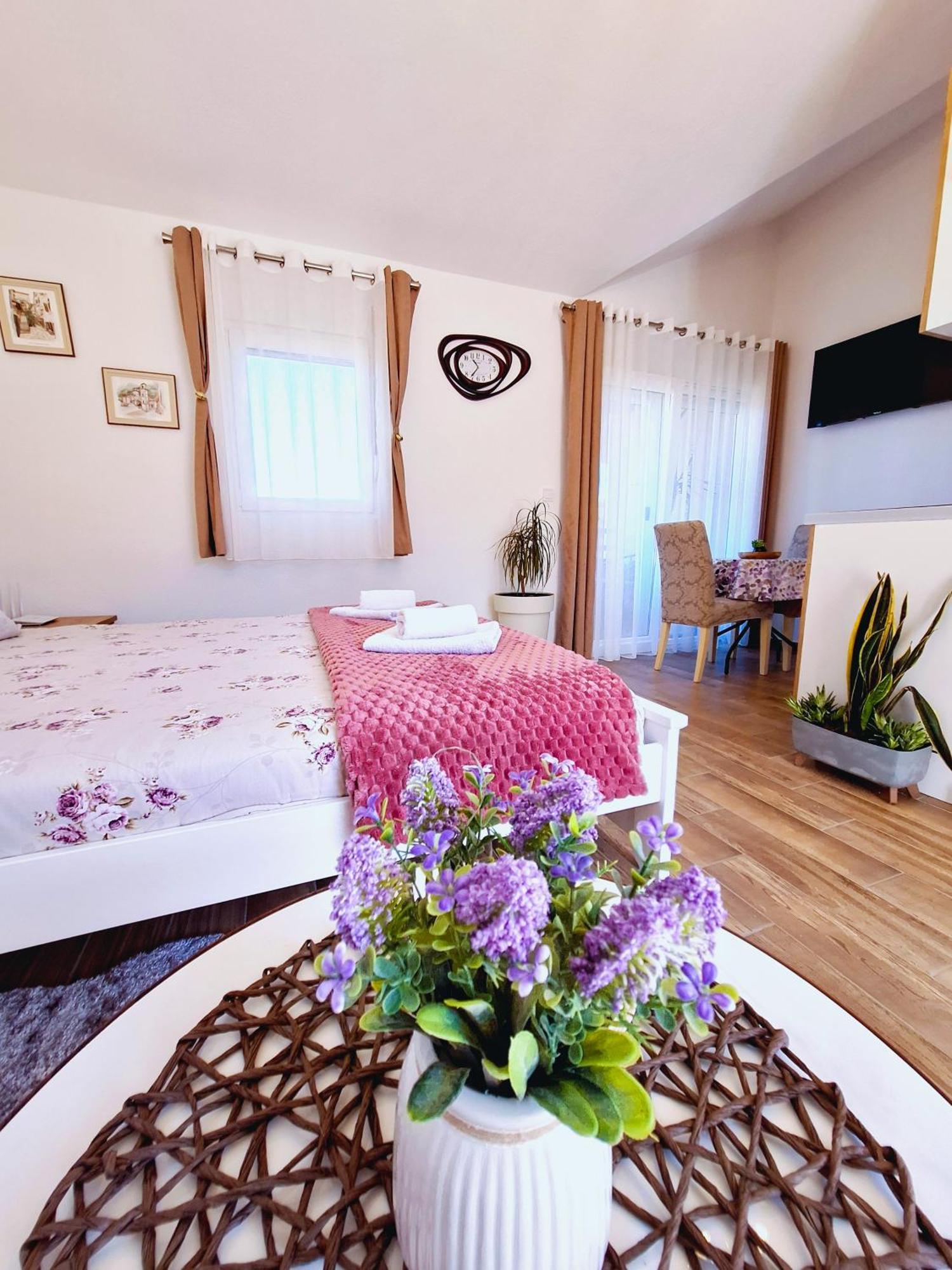 Sunny Side Apartments Rijeka Crnojevića Eksteriør billede