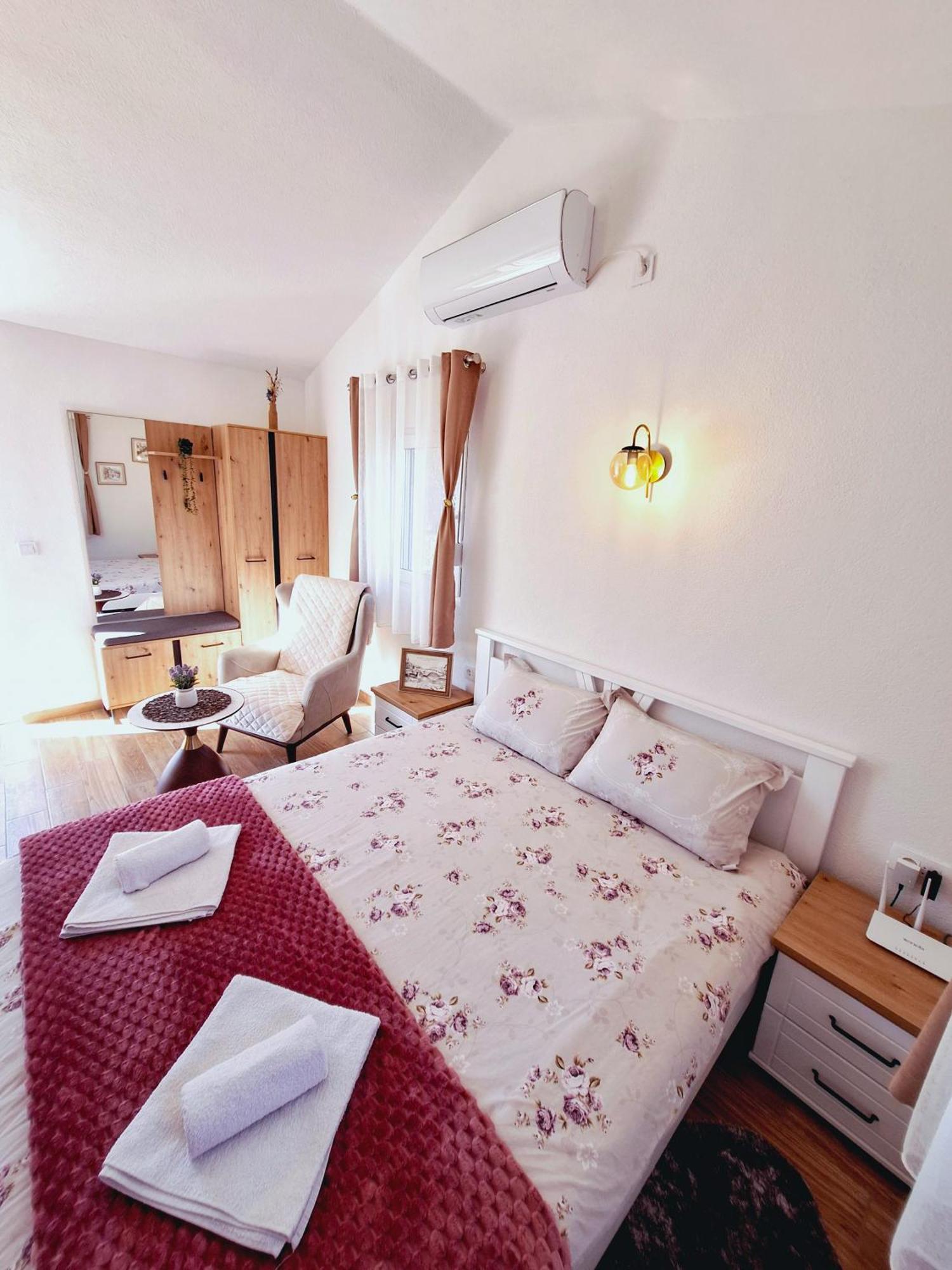 Sunny Side Apartments Rijeka Crnojevića Eksteriør billede