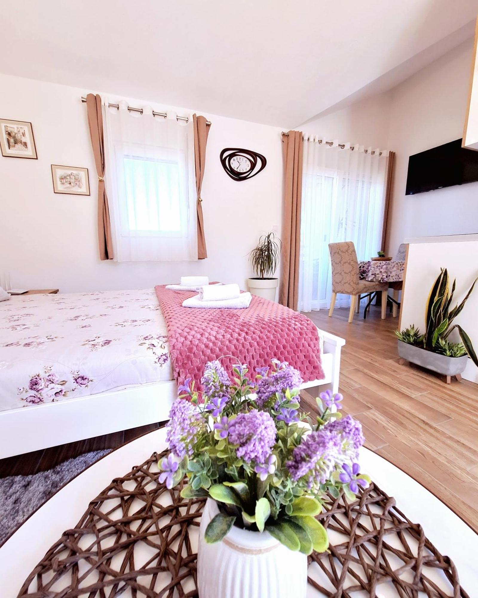 Sunny Side Apartments Rijeka Crnojevića Eksteriør billede